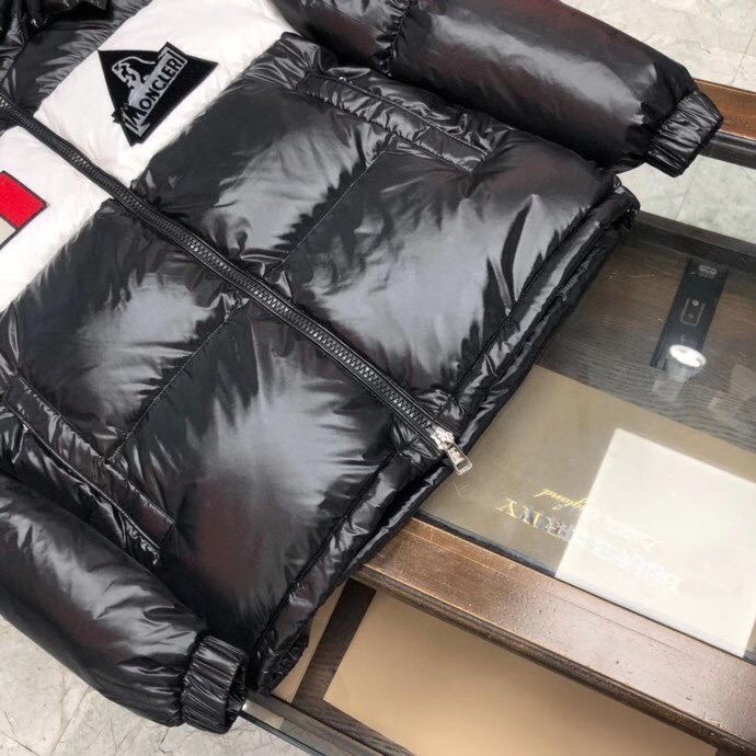 Moncler Logo Patch Padded Jacket - DesignerGu