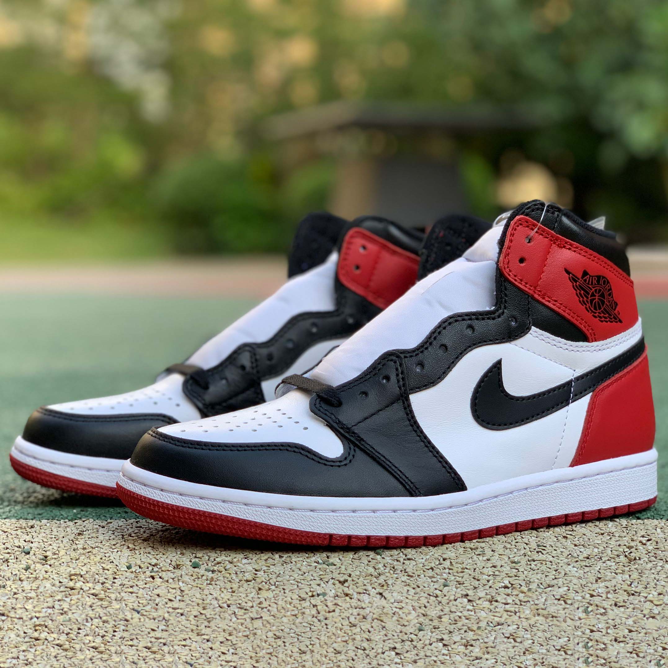 Jordan Air 1 Retro Black Toe 555088-125 - DesignerGu