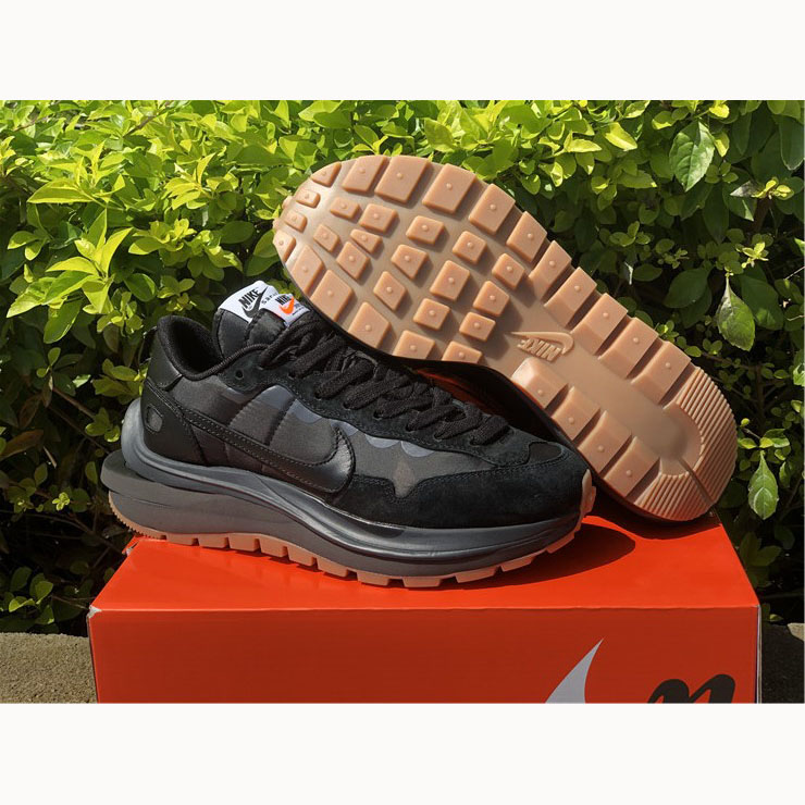 Sacai X Nike VaporWaffle 'Black/Gum' DD1875-001 - DesignerGu