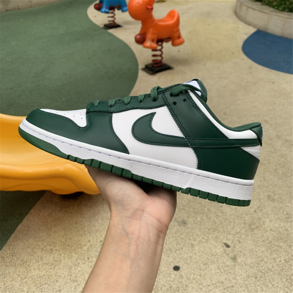 Nike Dunk Low Team Green Sneaker - DesignerGu