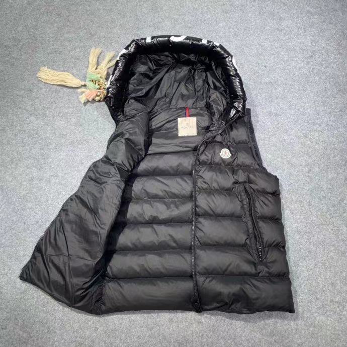 Moncler Vest In black - DesignerGu