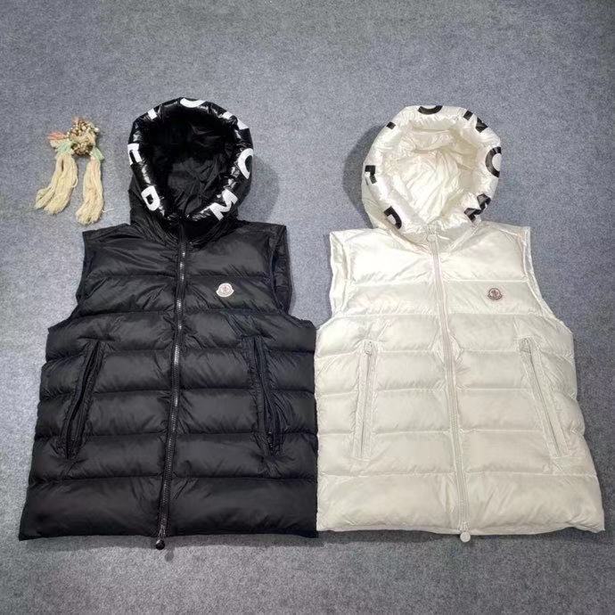 Moncler Vest In black - DesignerGu