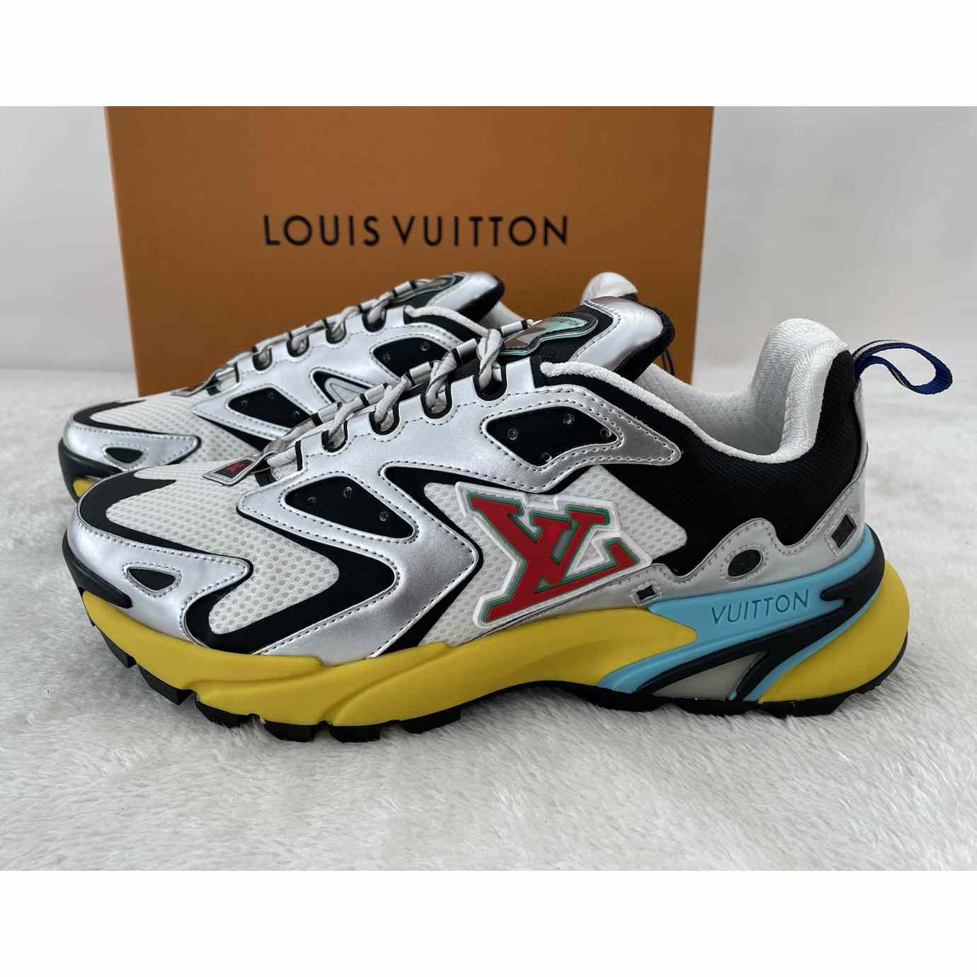 Louis Vuitton Runner Tatic Sneaker(Upon UK Size) - DesignerGu