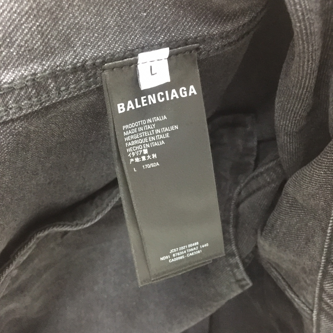  Balenciaga Spray Paint Logo Denim Jacket - DesignerGu