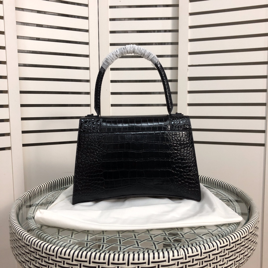 Balenciaga Women's Handbag - DesignerGu