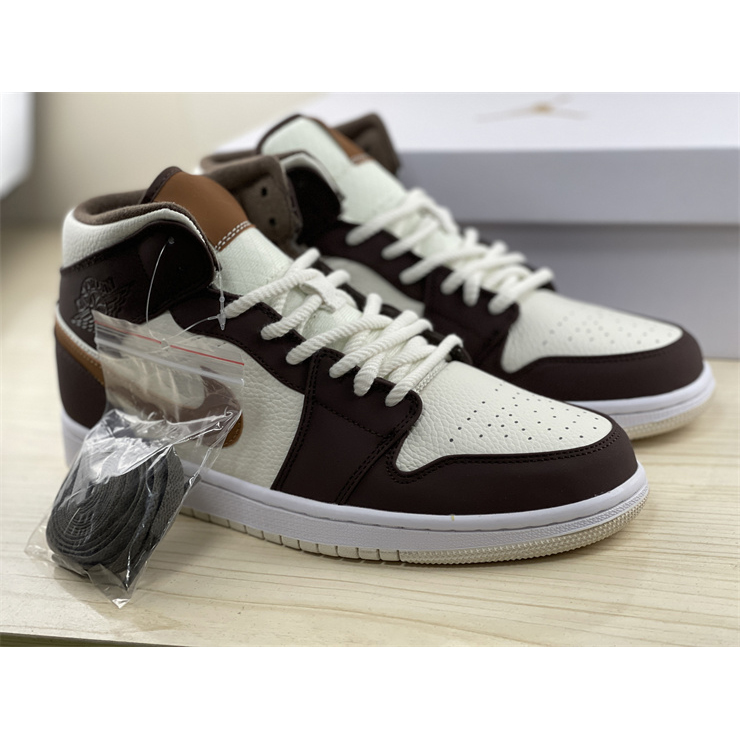 Jordan  AJ1 Mid Sneaker DO6699-200 - DesignerGu