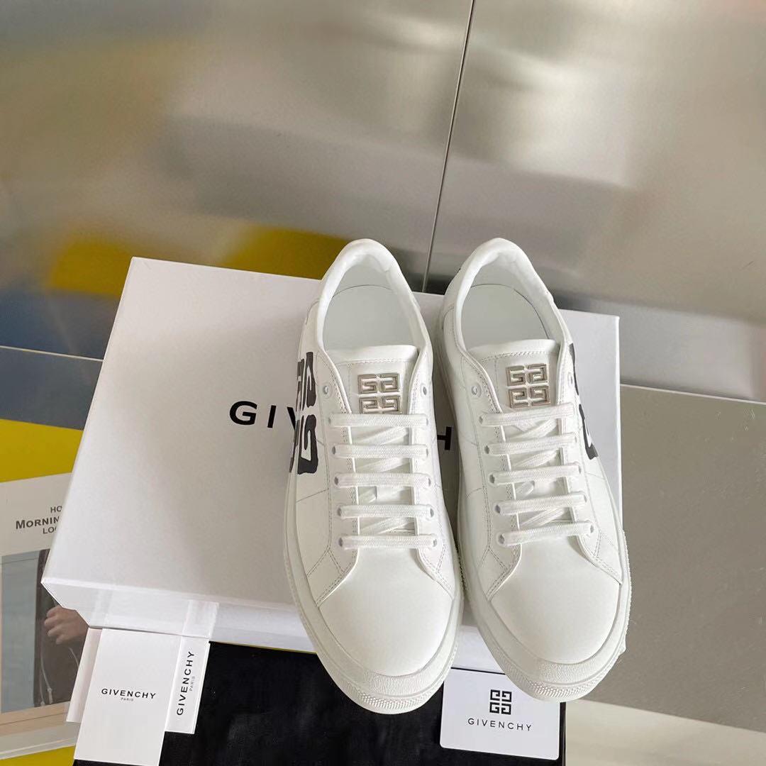 Givenchy Logo Print Low-Top Sneakers - DesignerGu