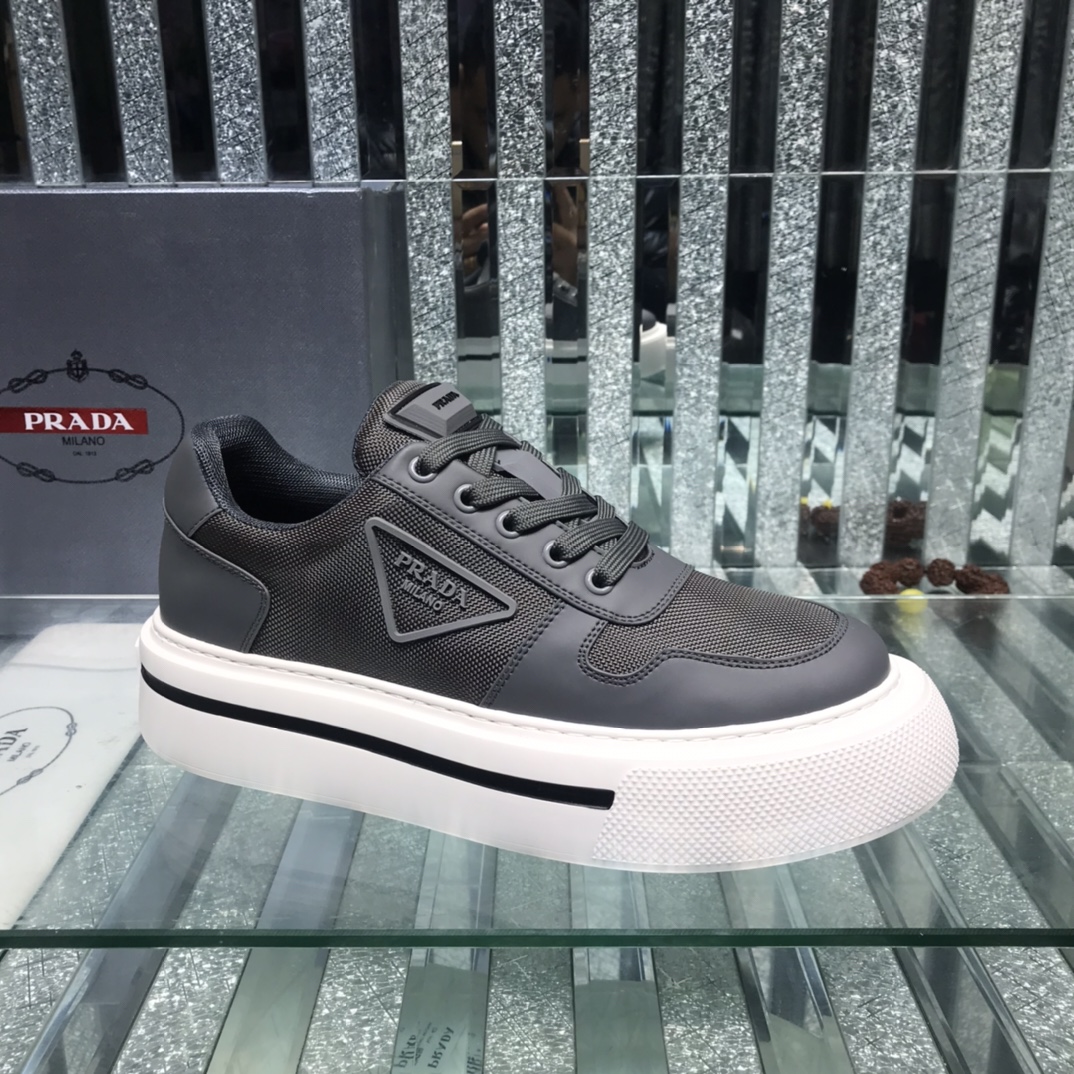 Prada Logo Sneakers In Black - DesignerGu