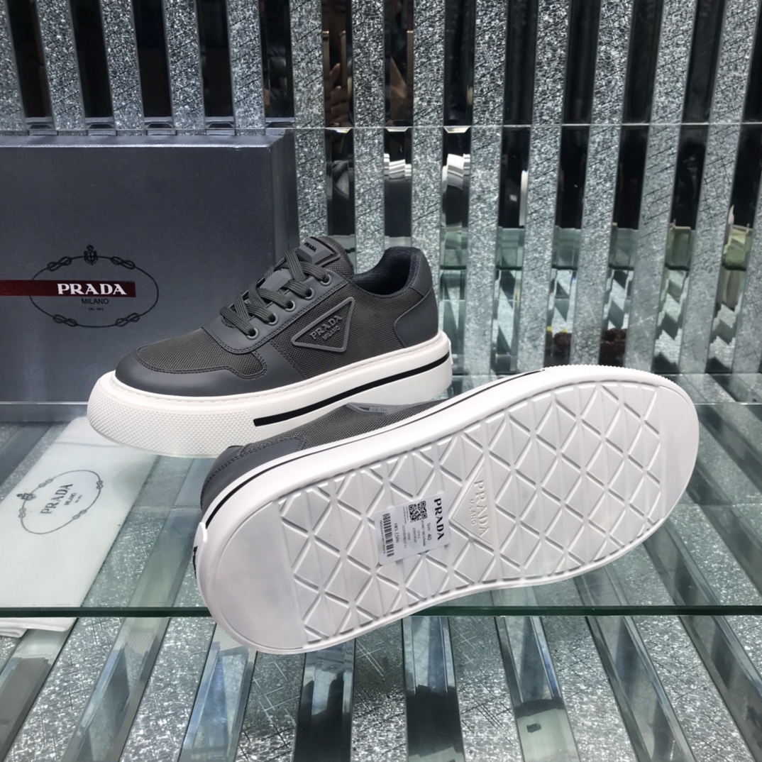 Prada Logo Sneakers In Black - DesignerGu