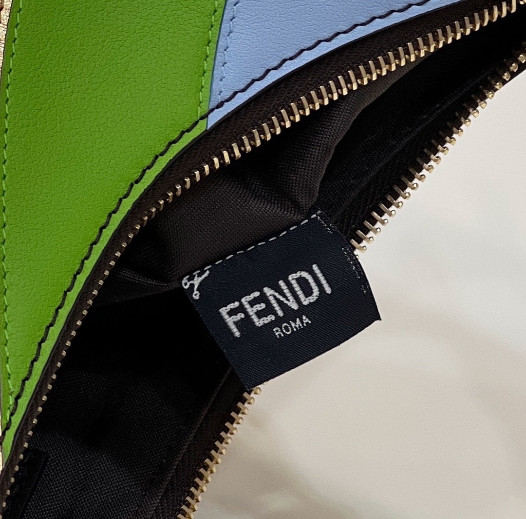 Fendi Graphy  Leather Bag(29*24.5*10cm) - DesignerGu