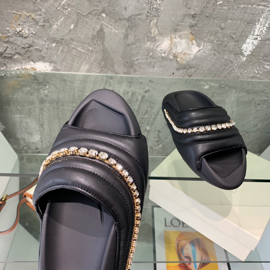 Balmain B-It-Puffy Slides - DesignerGu