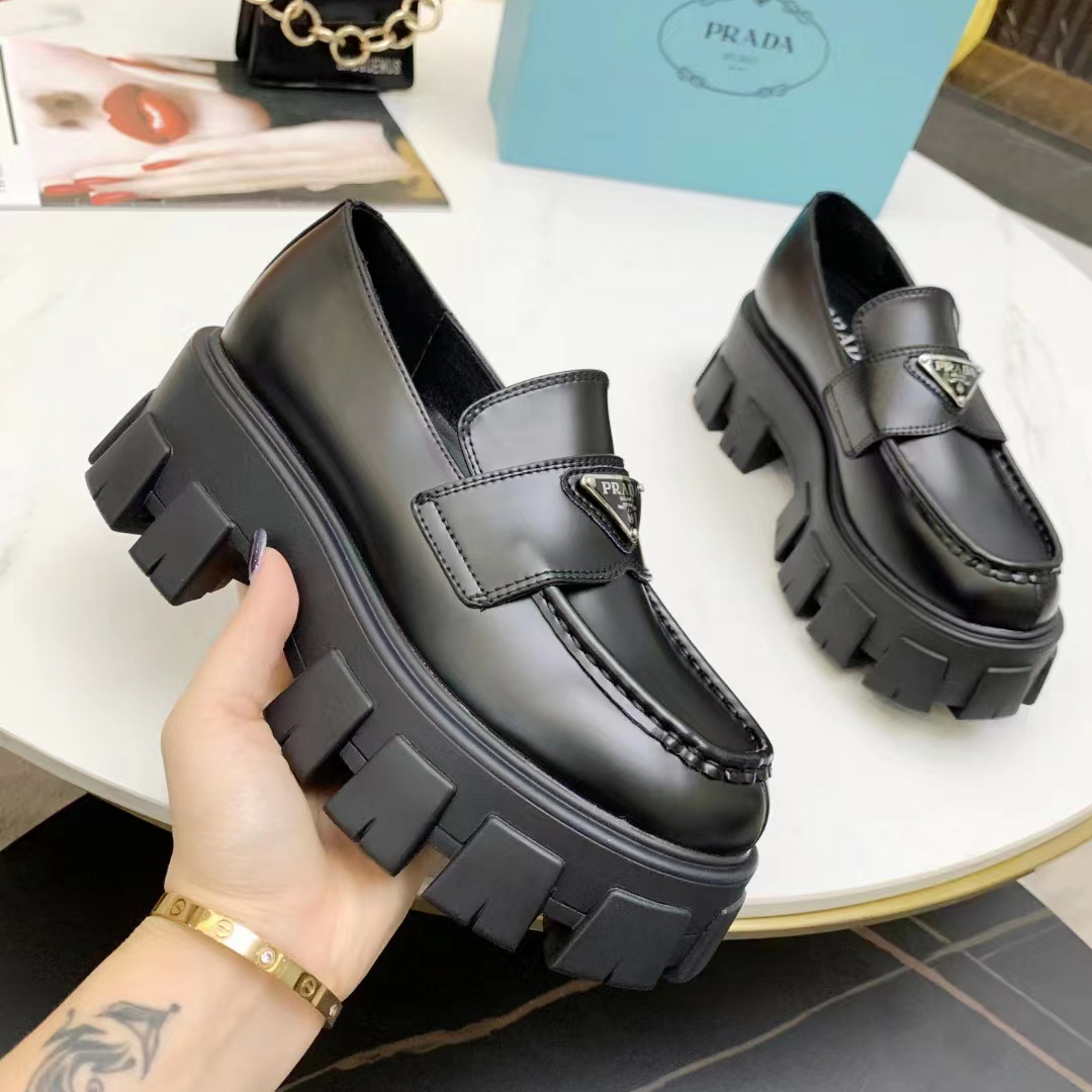 Prada Logo Shoes - DesignerGu