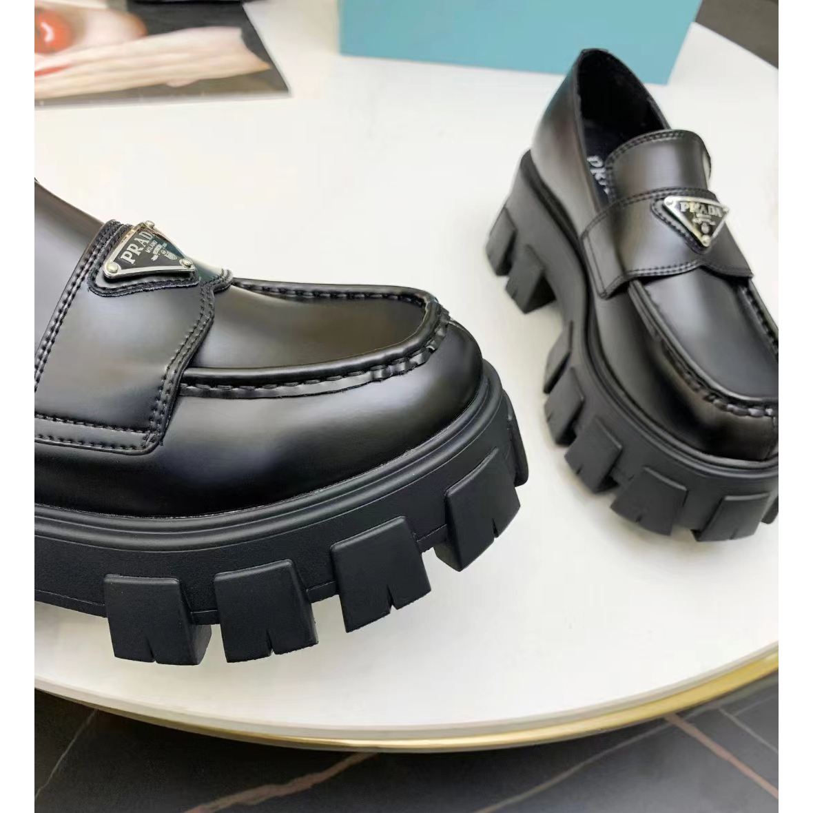 Prada Logo Shoes - DesignerGu