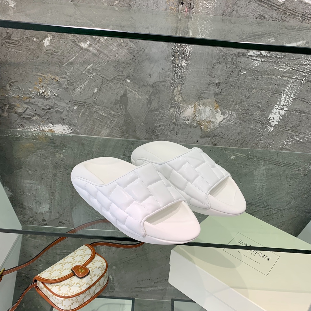 Balmain B-IT Quilted Leather Slides - DesignerGu