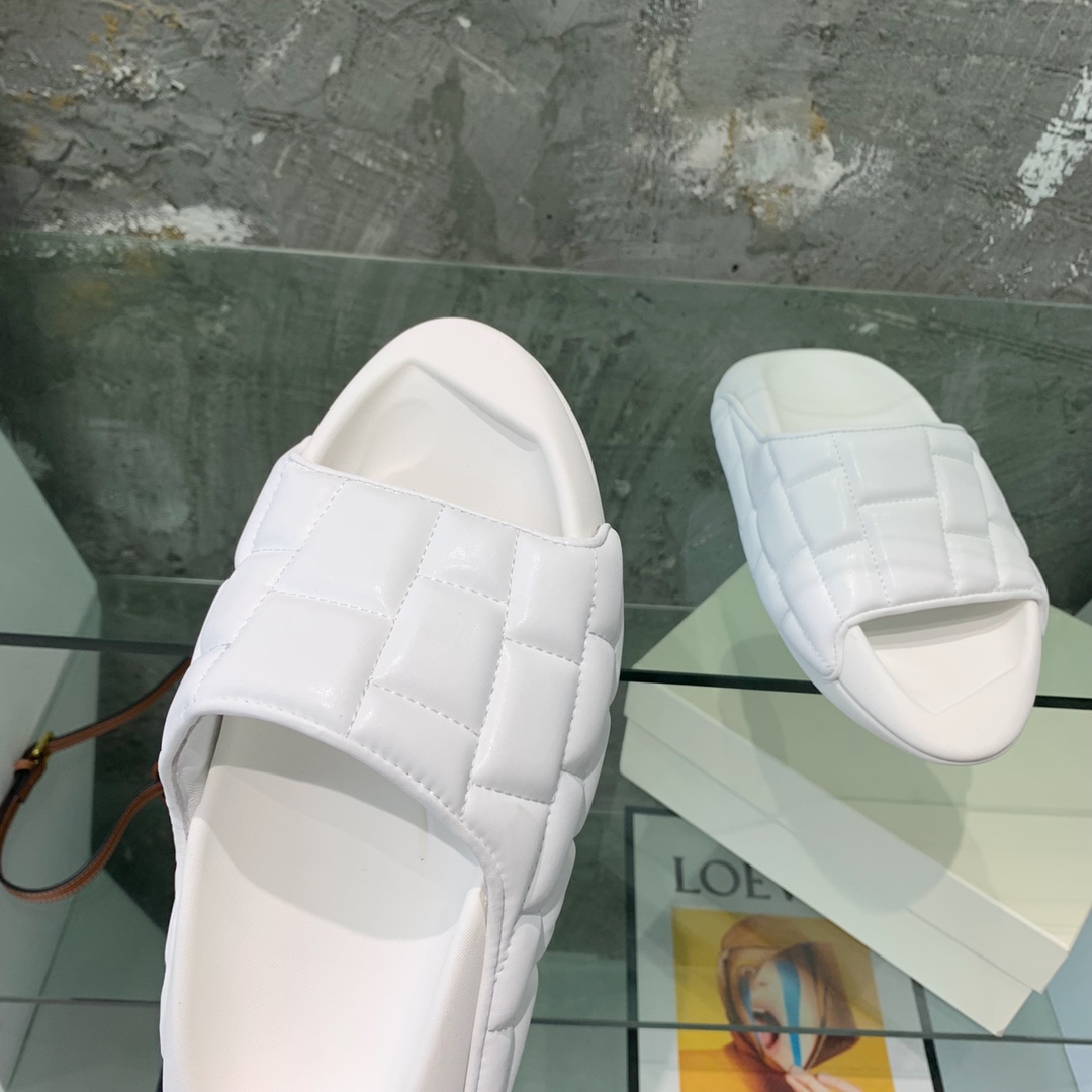 Balmain B-IT Quilted Leather Slides - DesignerGu