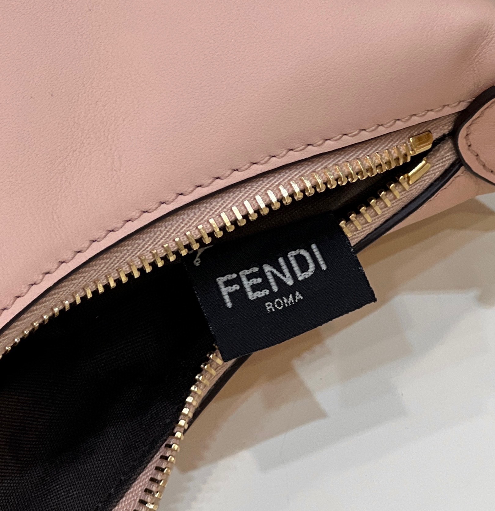 Fendi Graphy  Leather Bag(29*24.5*10cm) - DesignerGu