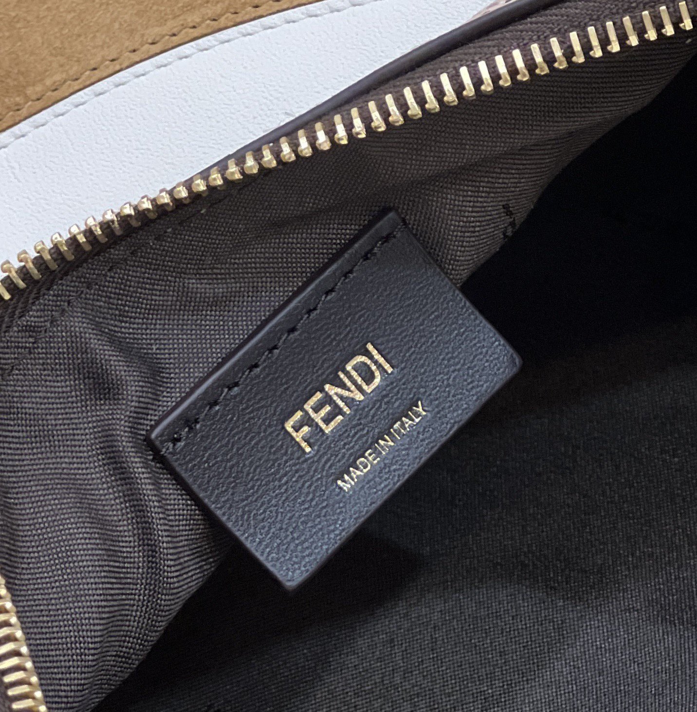 Fendi Graphy  Leather Bag(29*24.5*10cm) - DesignerGu