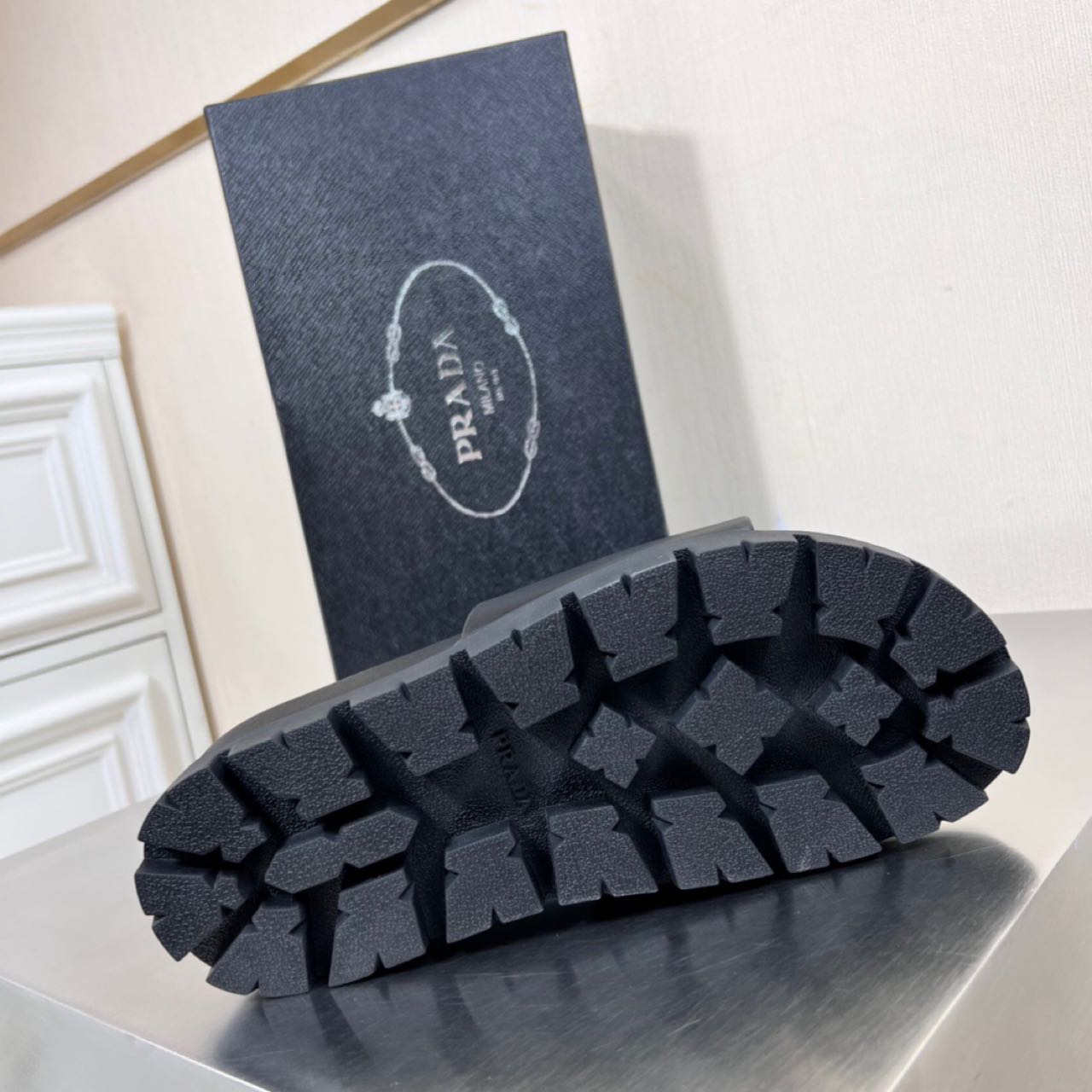 Prada Logo printed slippers - DesignerGu