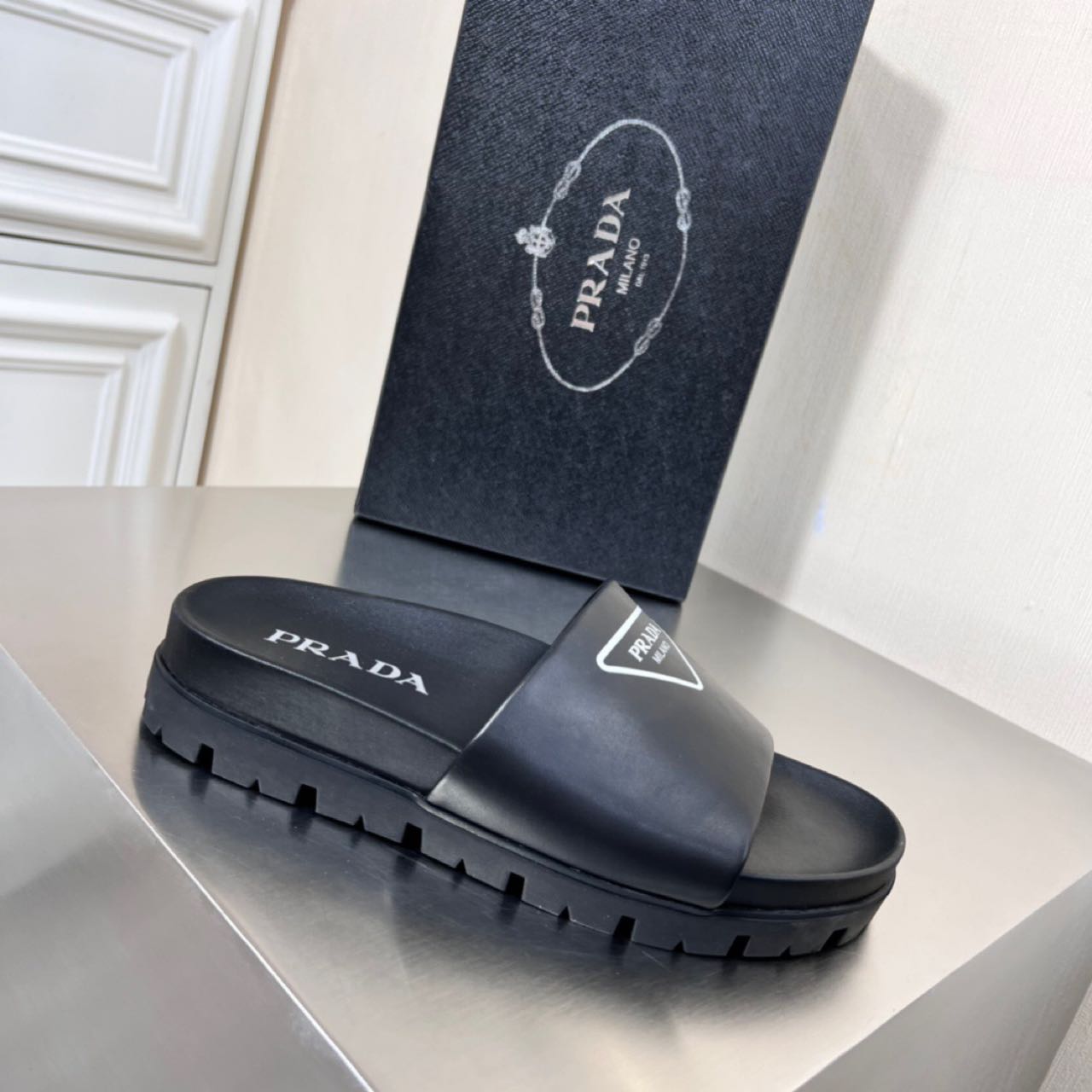 Prada Logo printed slippers - DesignerGu