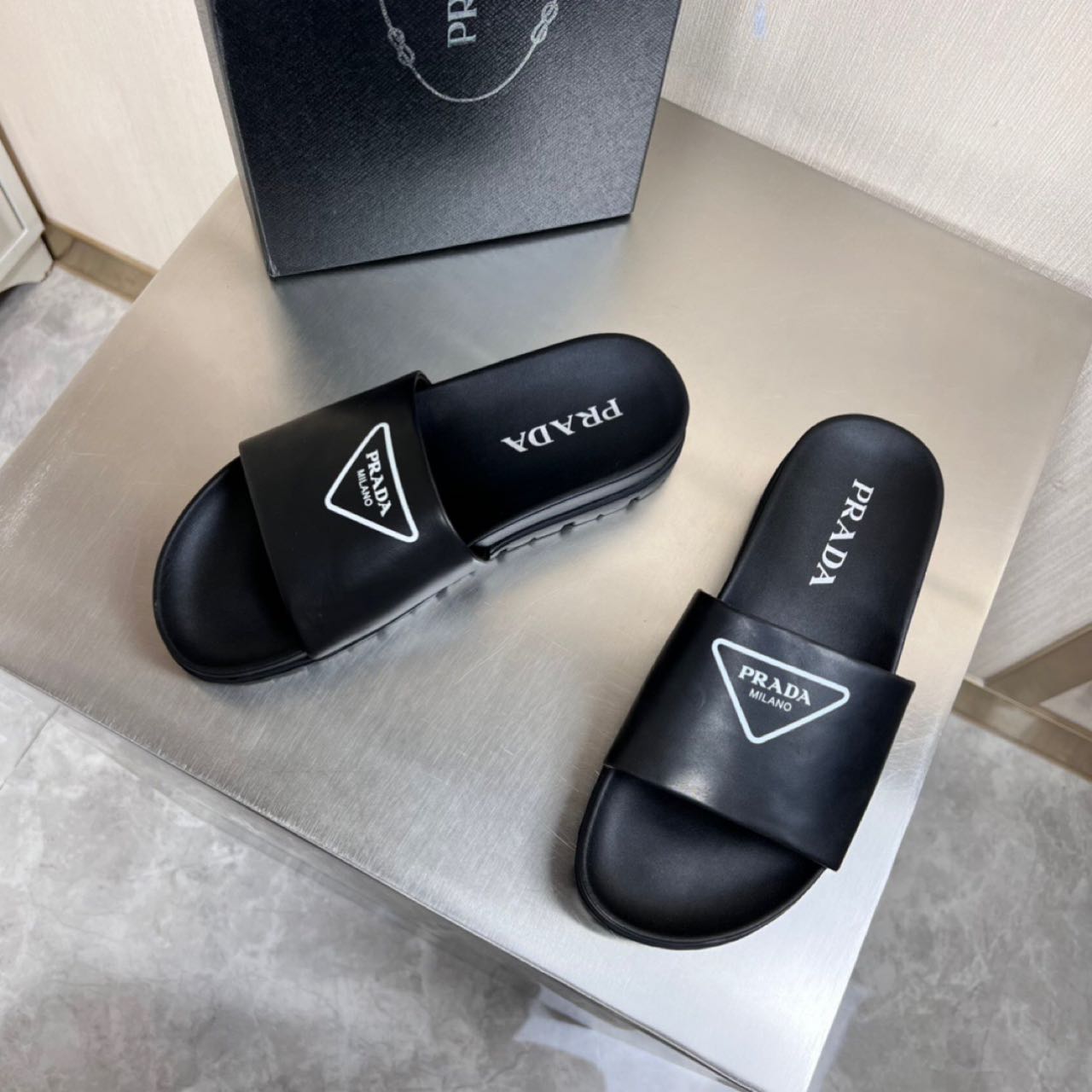 Prada Logo printed slippers - DesignerGu