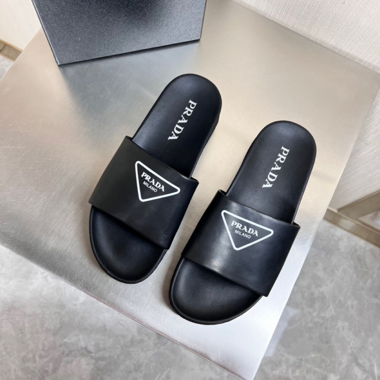 Prada Logo printed slippers - DesignerGu