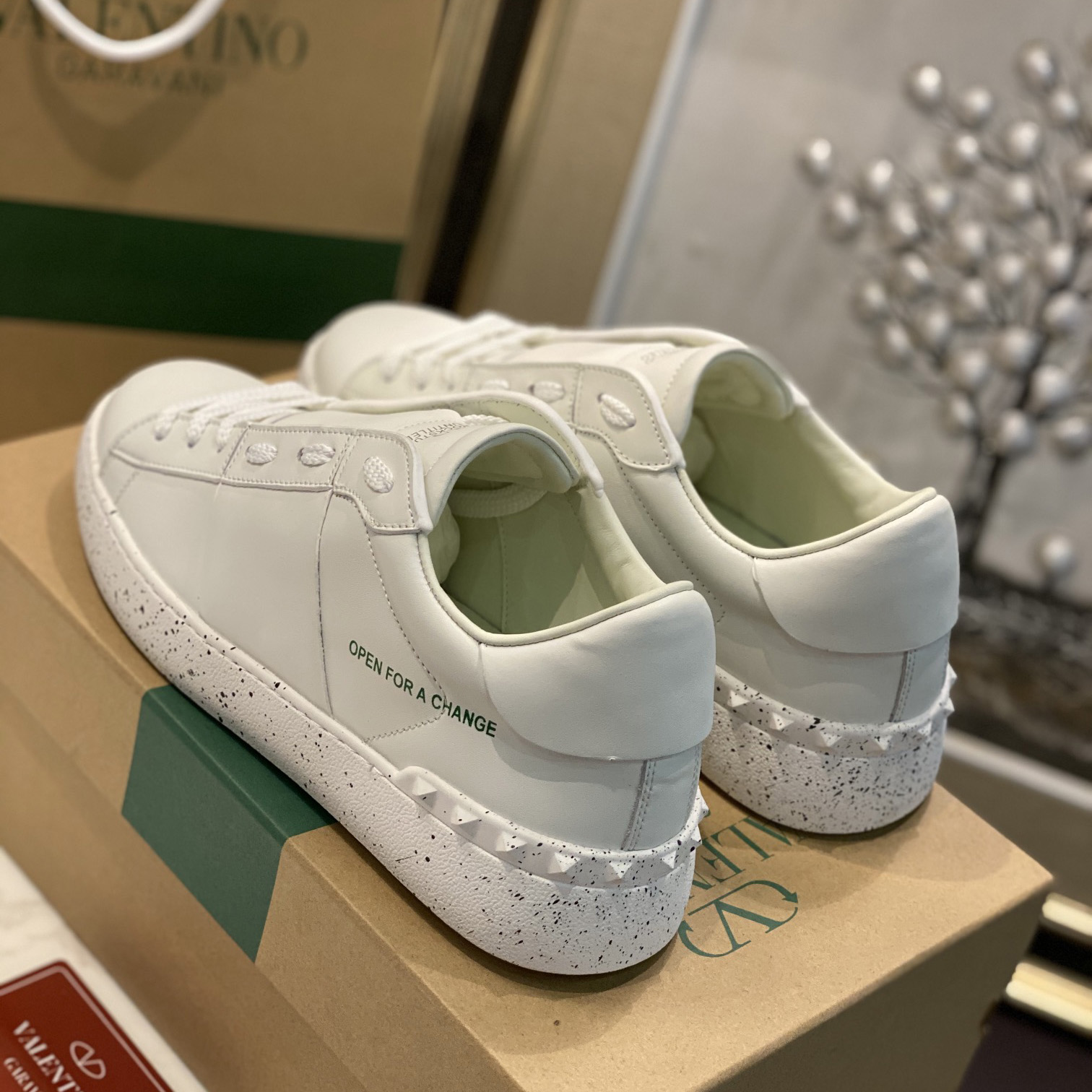 Valenti  Open For A Change Sneaker In Bio-Based Material In White - DesignerGu