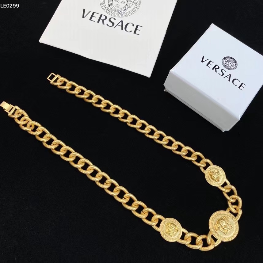 Versace Medusa Necklace - DesignerGu