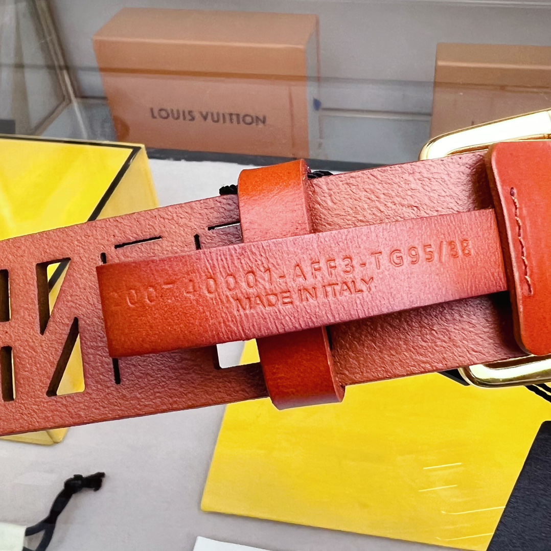 Fendi Leather Belt  - DesignerGu