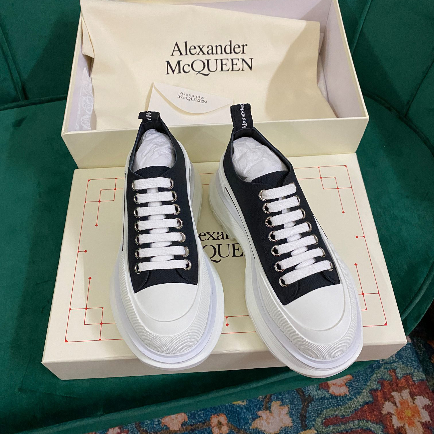 Alexander Mqueen Tread Slick Lace Up in Black/white - DesignerGu