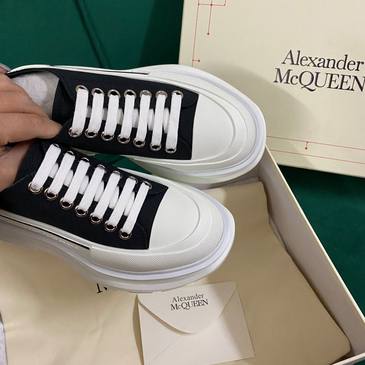 Alexander Mqueen Tread Slick Lace Up in Black/white - DesignerGu