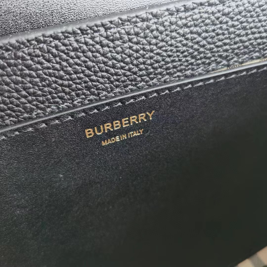 Burberry Hackberry Leather Cross -Body Bag (25-18-8.5cm) - DesignerGu