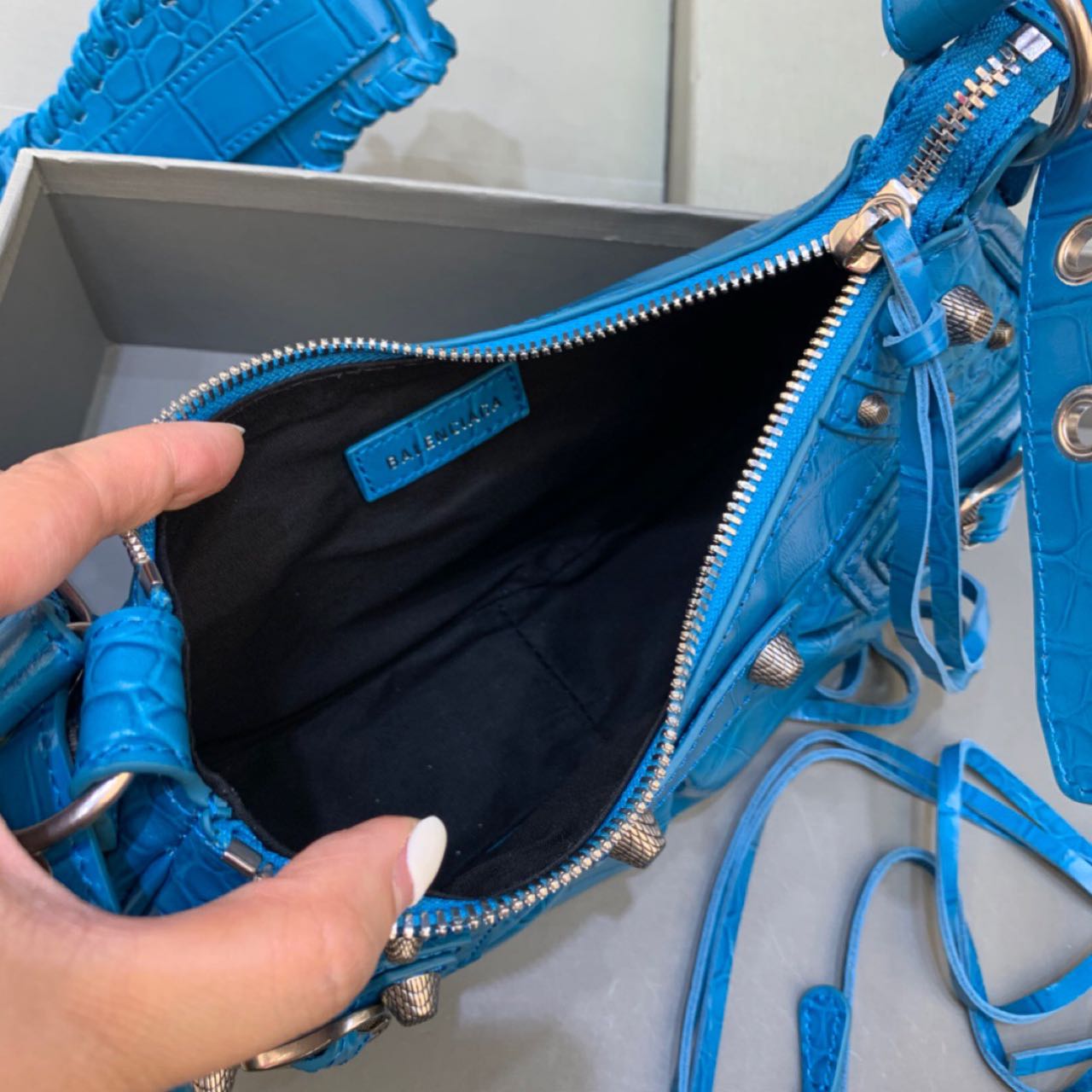 Balenciaga Le Cagole XS Shoulder Bag In Blue(26-12-6cm) - DesignerGu