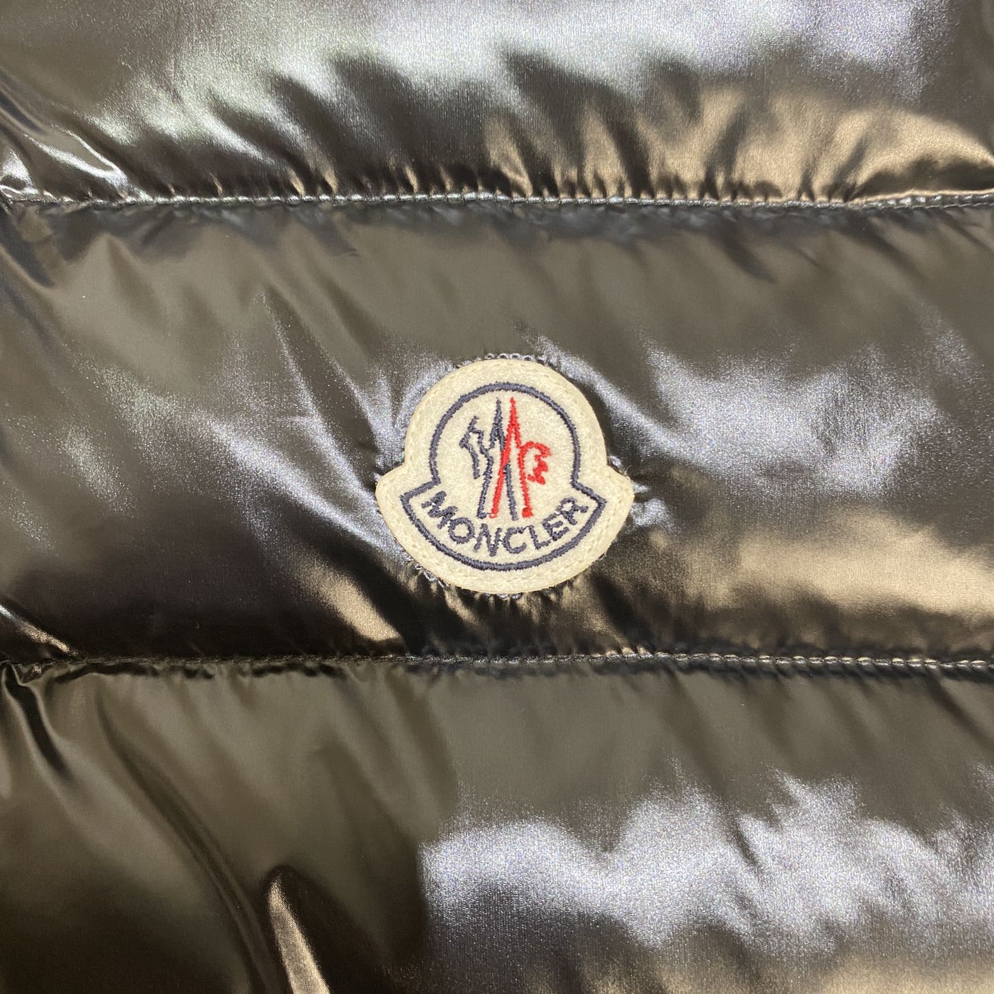 Moncler Vest In black - DesignerGu