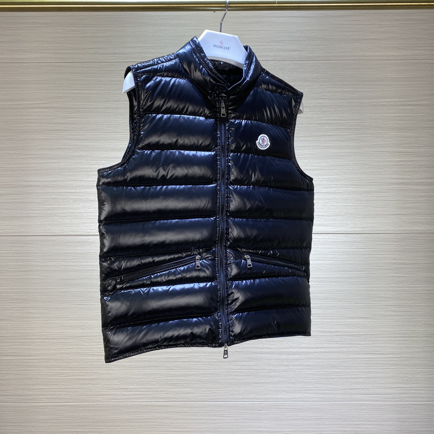 Moncler Vest In black - DesignerGu