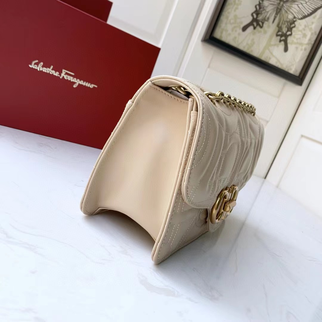 Ferragamo Leather Shoulder Bag(25-16-9cm)   - DesignerGu