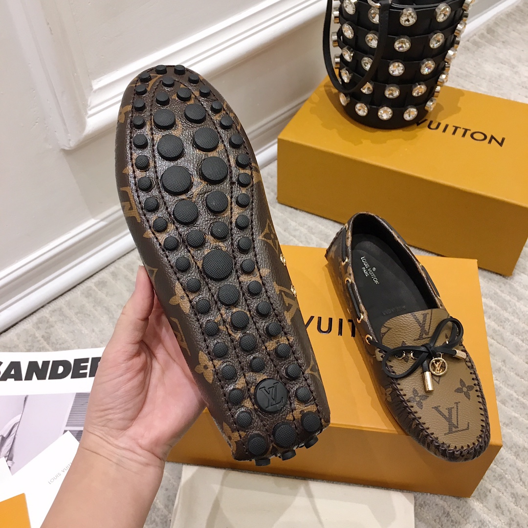 Louis Vuitton Gloria Flat Loafer    1A65IZ - DesignerGu