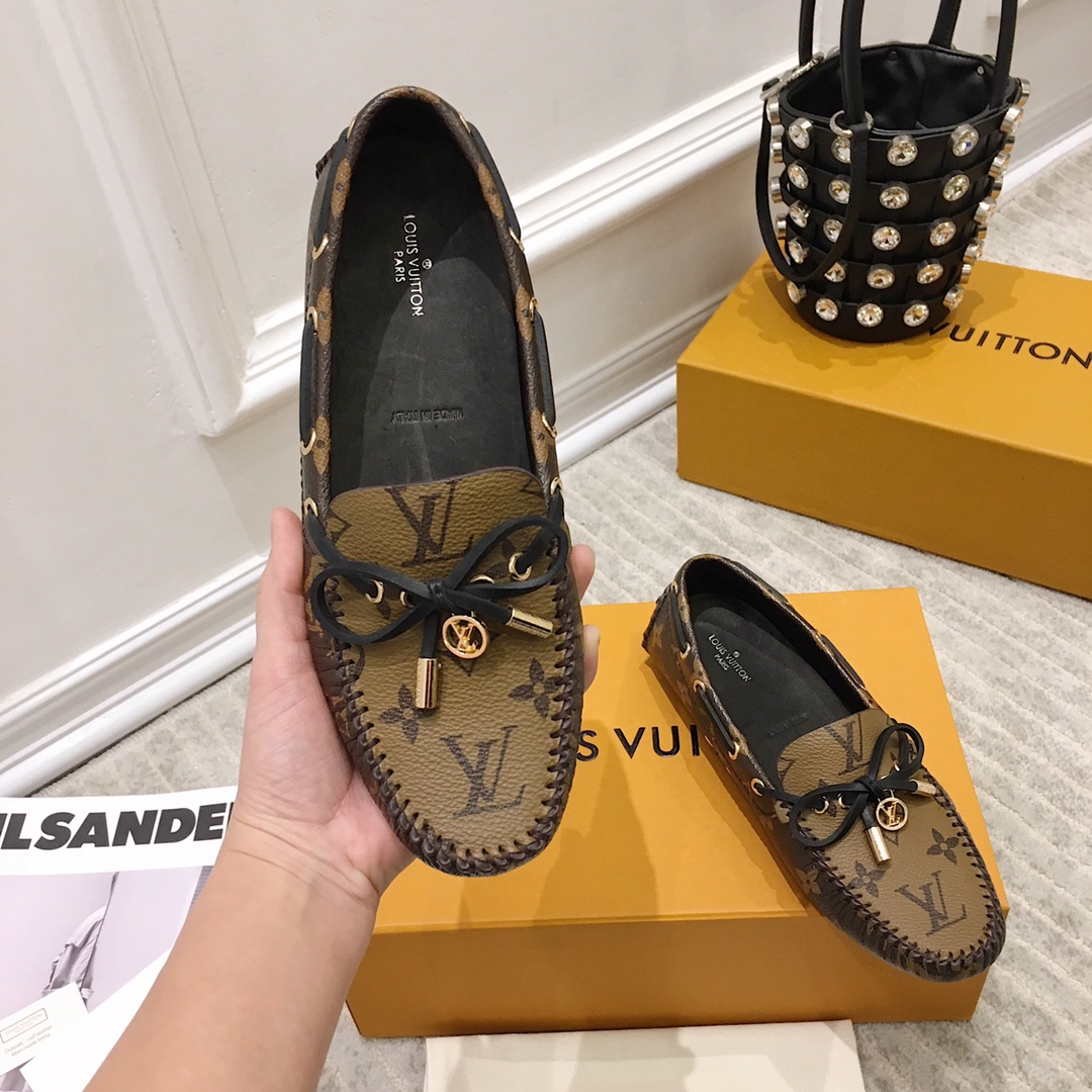 Louis Vuitton Gloria Flat Loafer    1A65IZ - DesignerGu