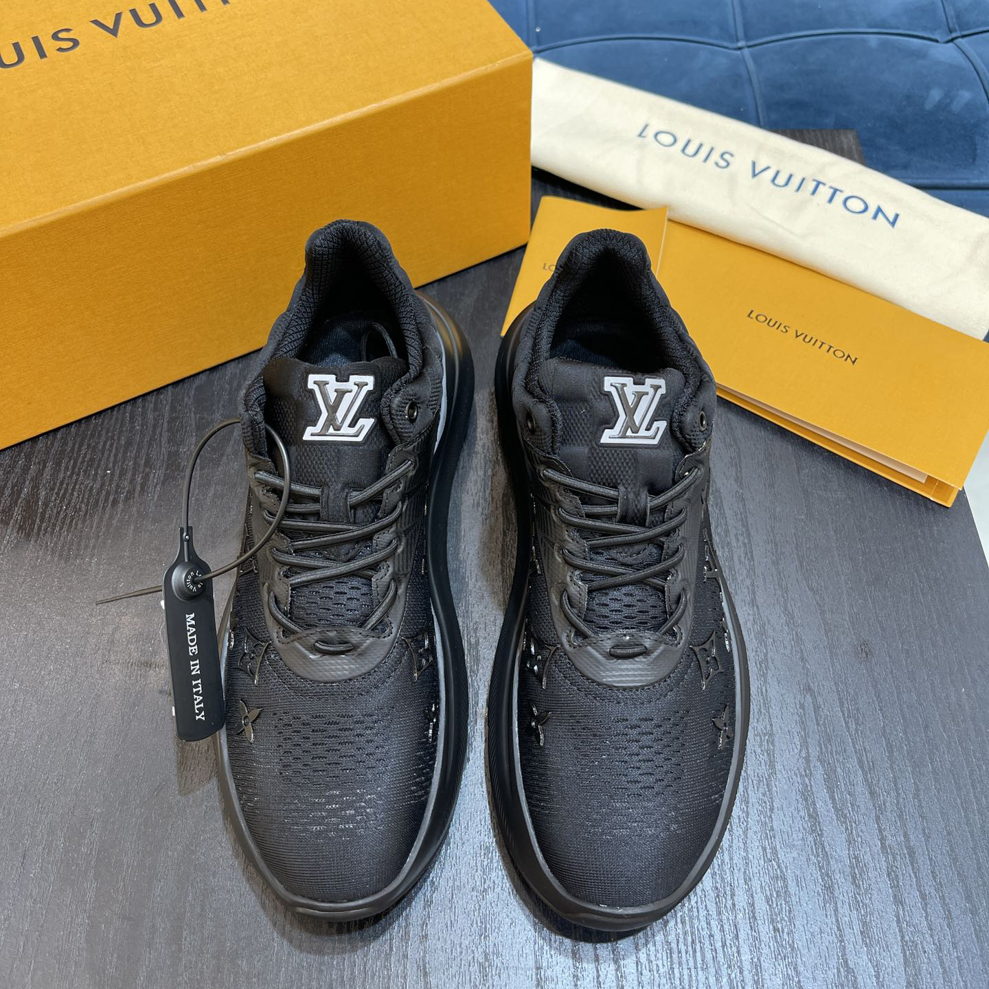 Louis Vuitton Show Up Sneaker    1A9JRJ - DesignerGu