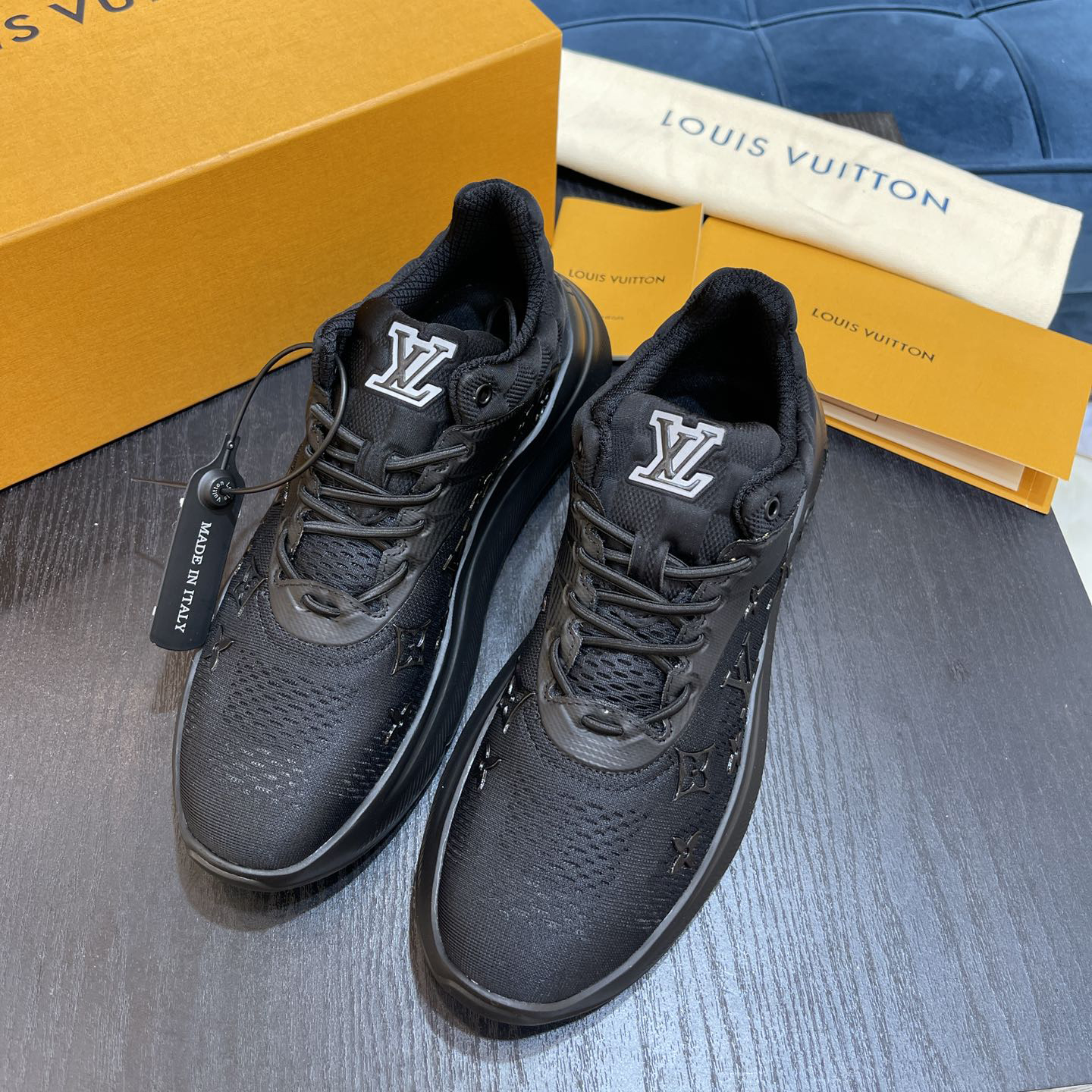 Louis Vuitton Show Up Sneaker    1A9JRJ - DesignerGu