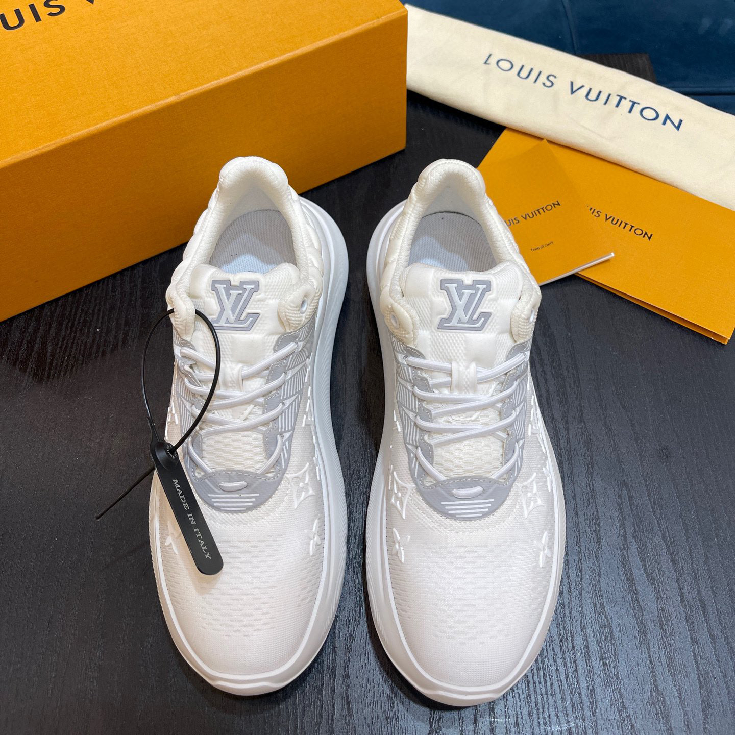 Louis Vuitton Show Up Sneaker    1A9JR3 - DesignerGu