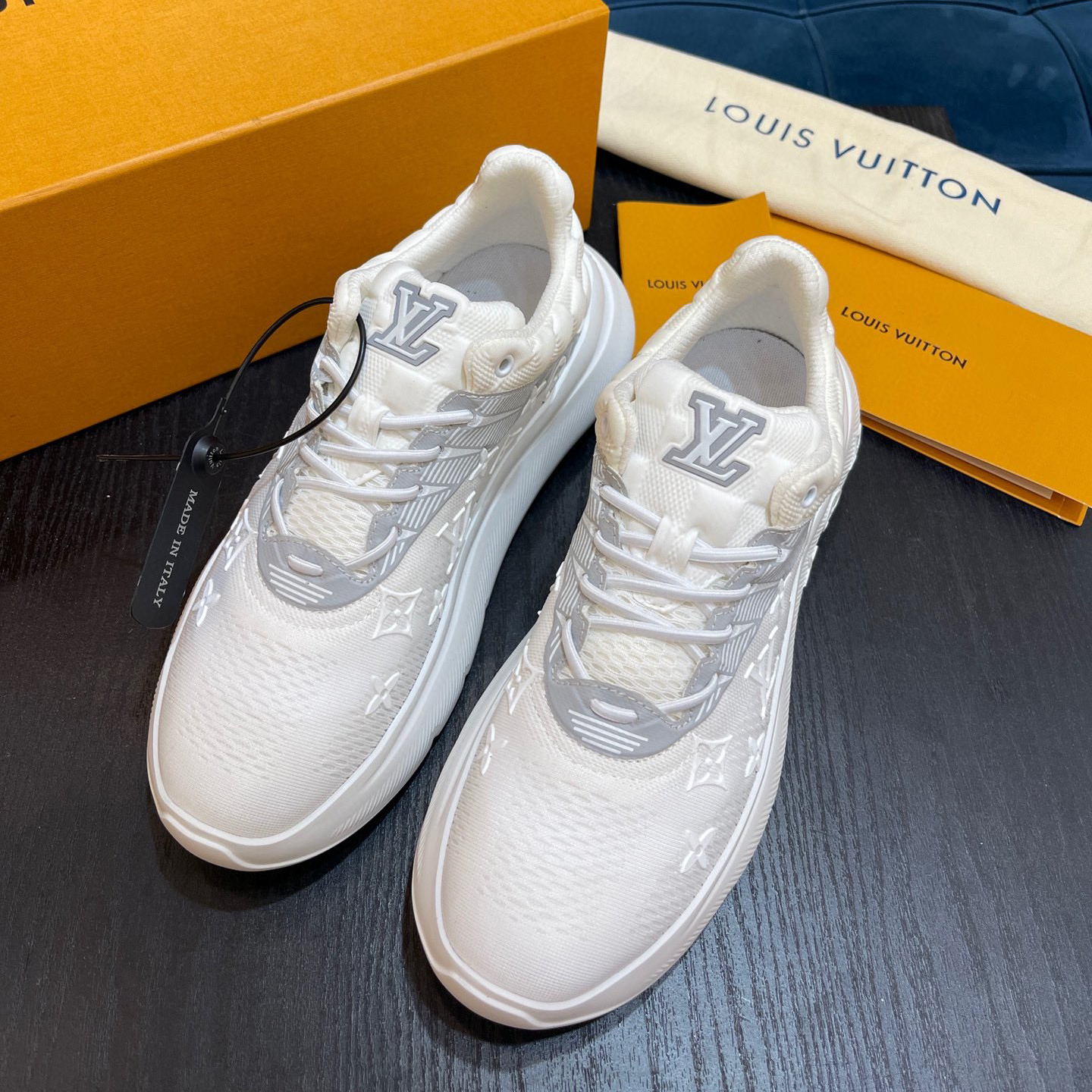 Louis Vuitton Show Up Sneaker    1A9JR3 - DesignerGu