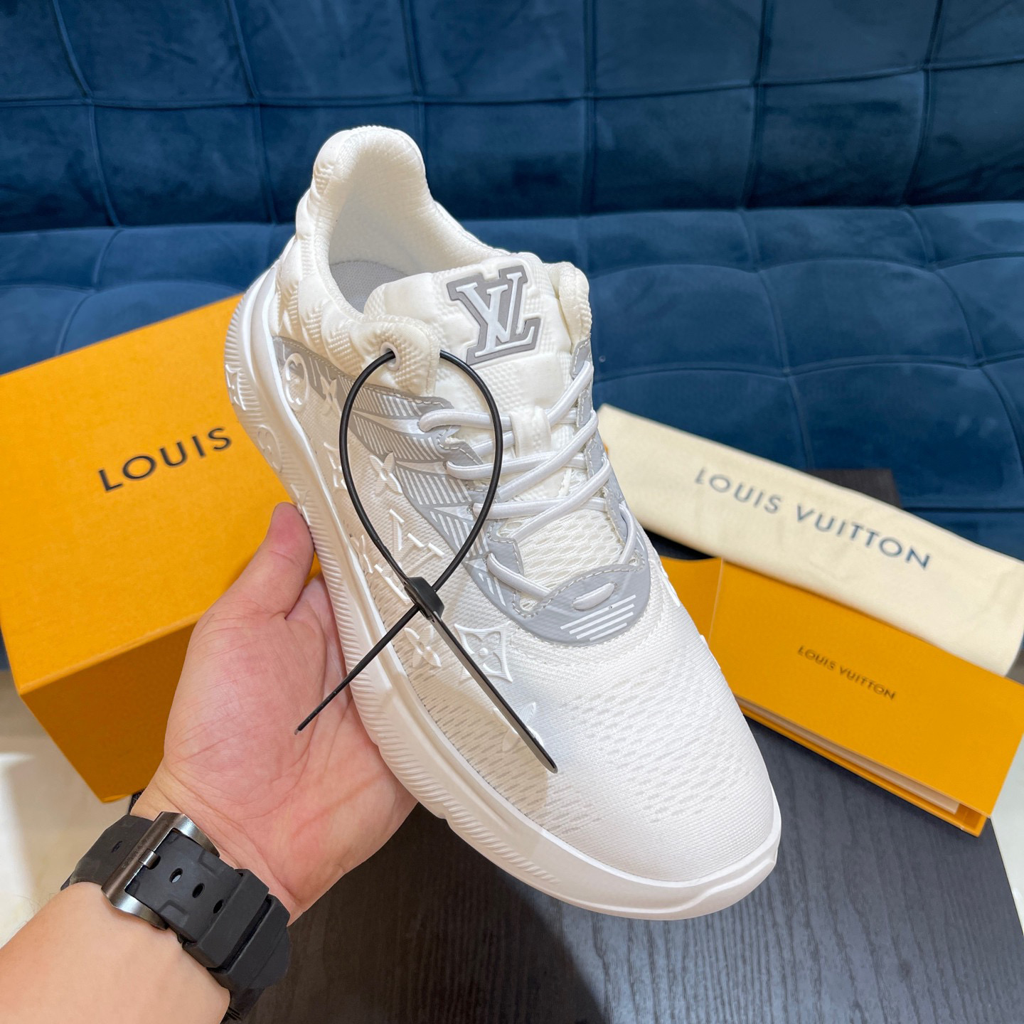 Louis Vuitton Show Up Sneaker    1A9JR3 - DesignerGu