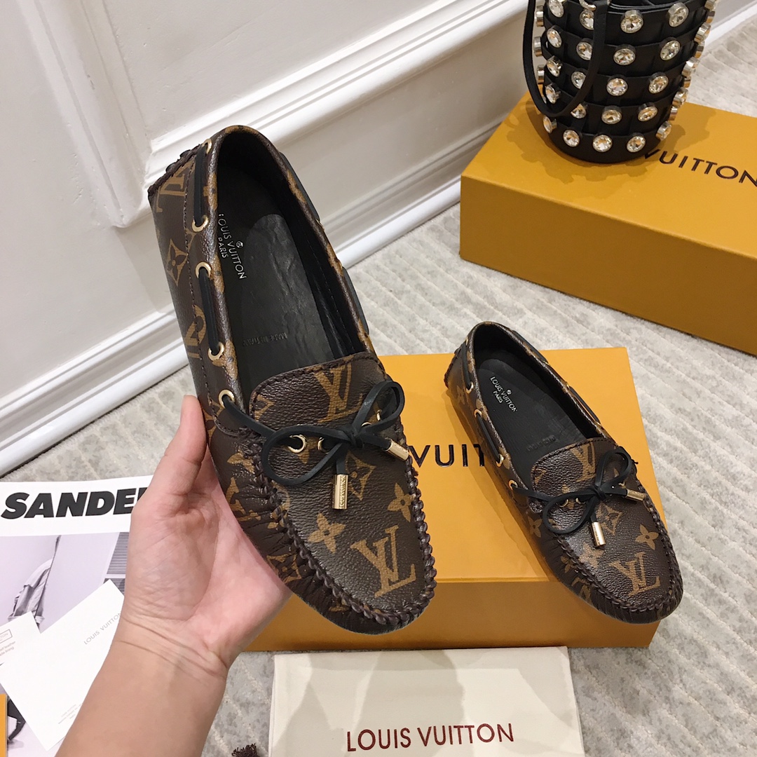 Louis Vuitton Gloria Loafer    1A3V37 - DesignerGu