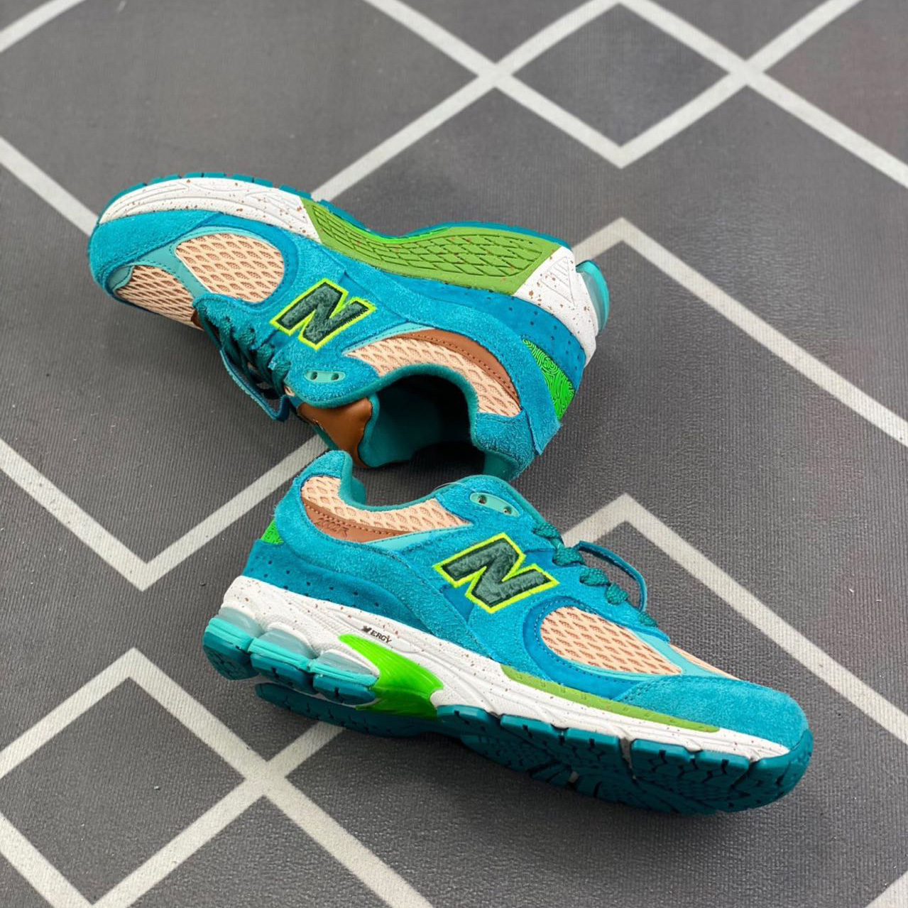 New Balance Running Sneakers          M2002RDD   - DesignerGu