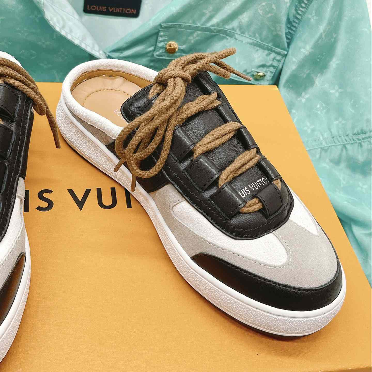 Louis Vuitton Lous Open Back Sneaker    1AAOO2 - DesignerGu