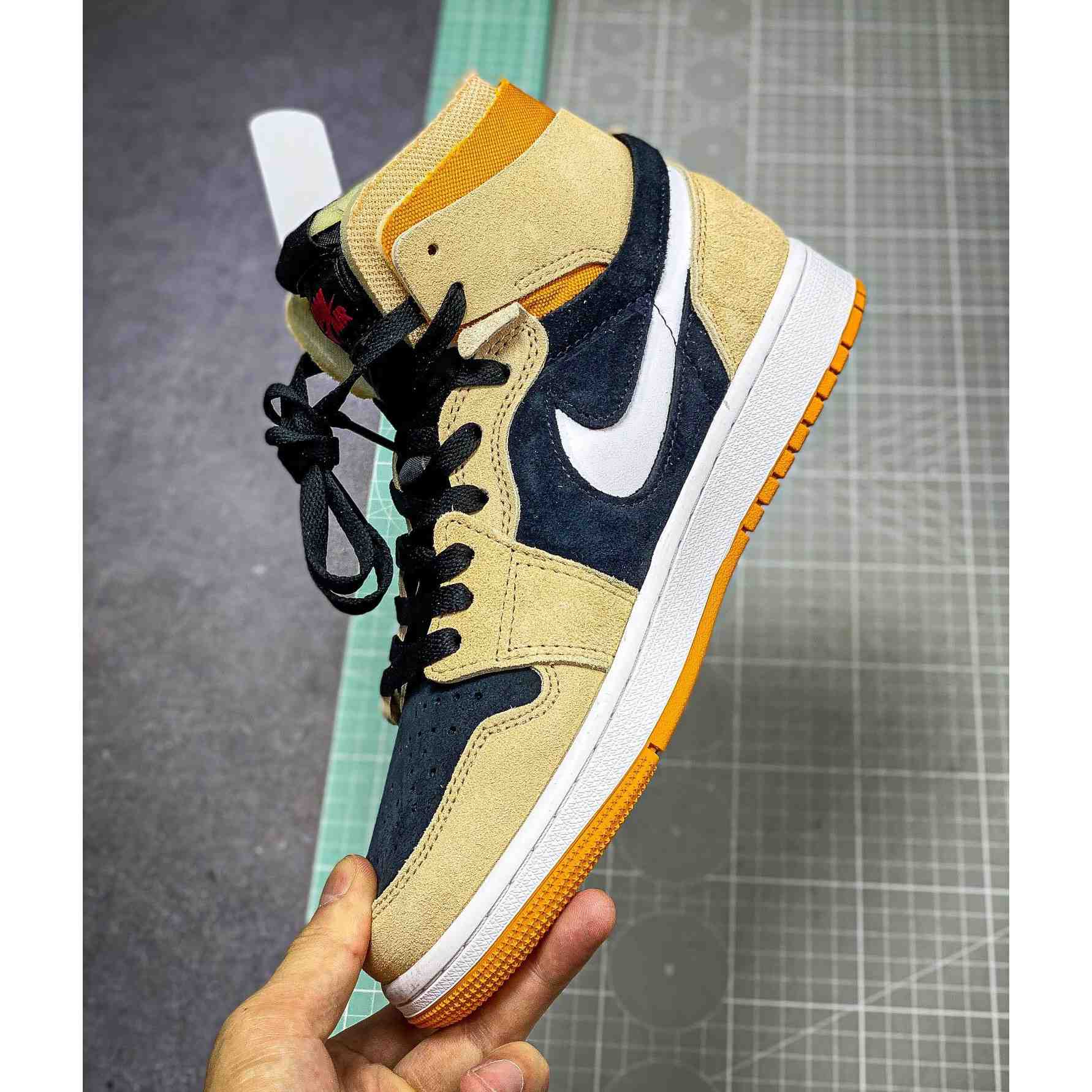 Air Jordan 1 Zoom CMFT AJ1  Sneaker    CT0978-200 - DesignerGu