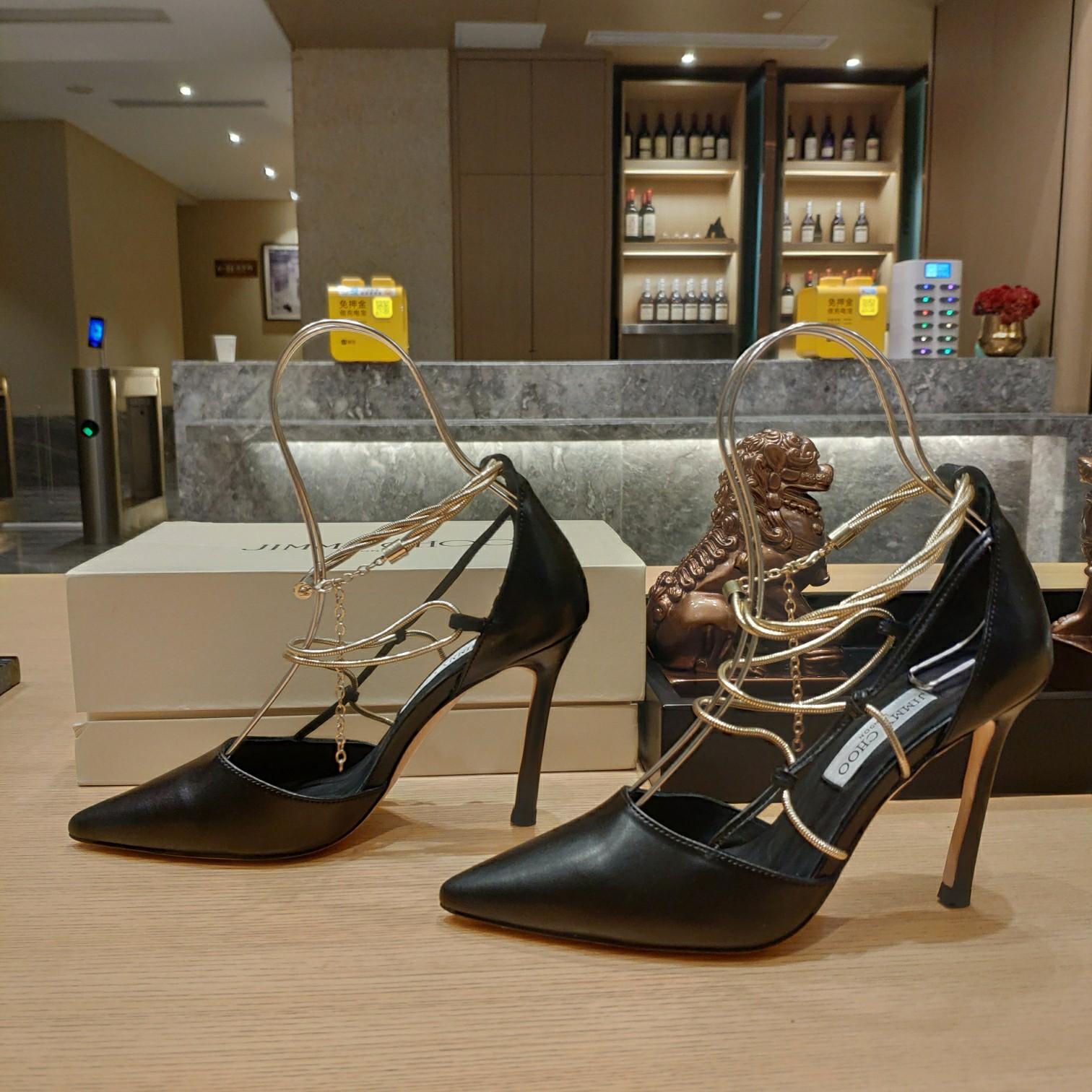 Jimmy Choo Olesia 95 Black Nappa Pumps With Gold Chains - DesignerGu