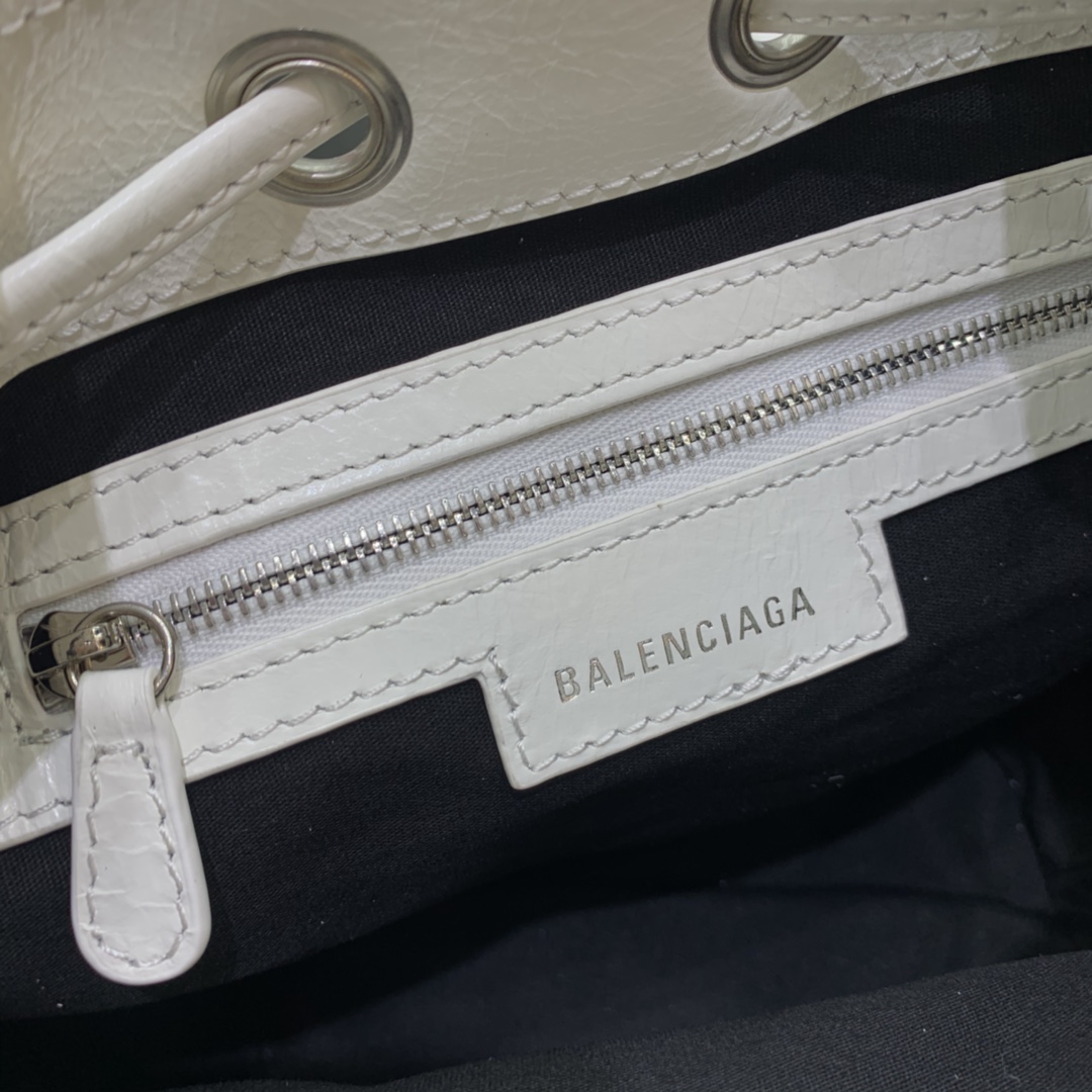 Balenciaga Le Cagole XS Bucket Bag In White Arena Lambskin, Aged-Silver Hardware(15-19.8-17.8cm) - DesignerGu