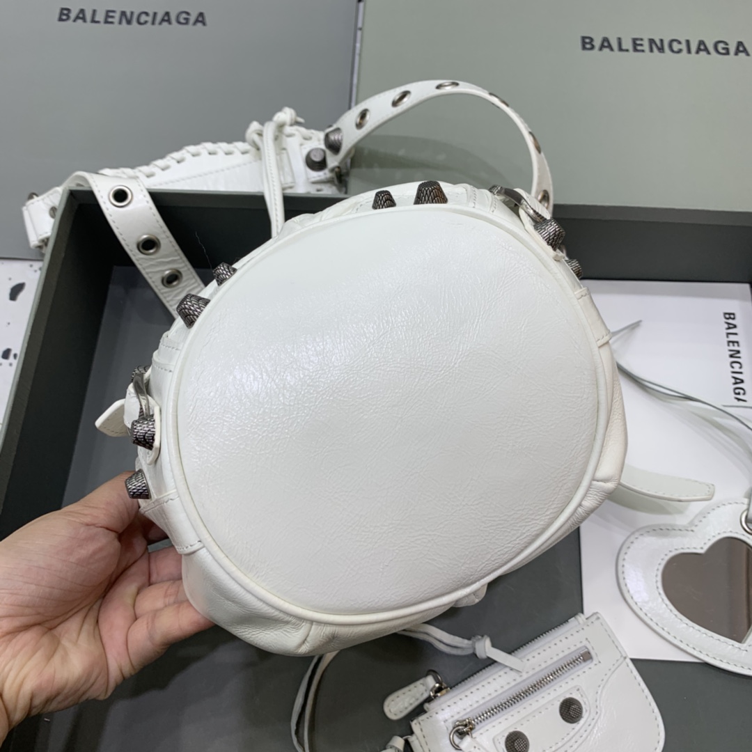 Balenciaga Le Cagole XS Bucket Bag In White Arena Lambskin, Aged-Silver Hardware(15-19.8-17.8cm) - DesignerGu