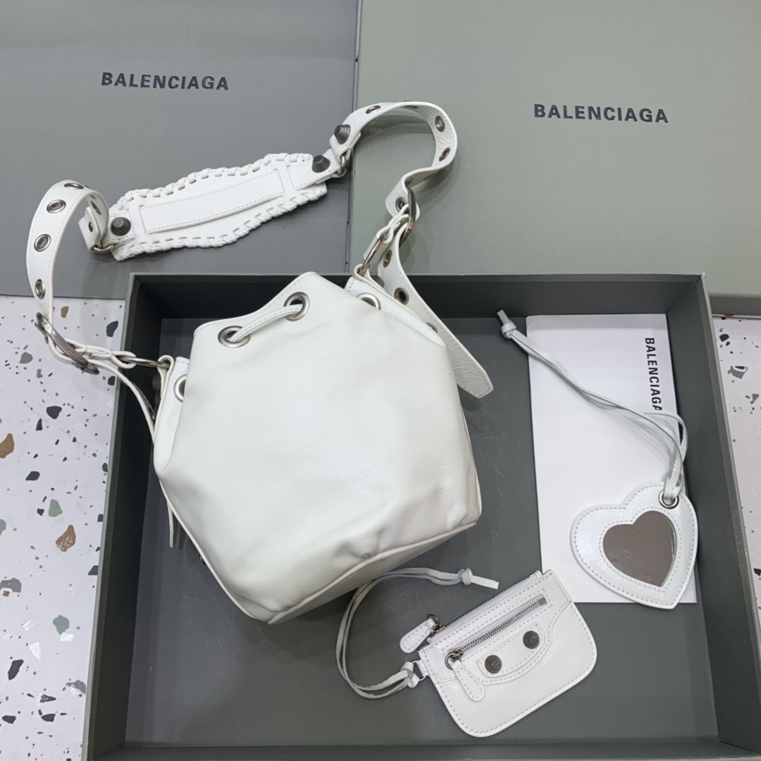 Balenciaga Le Cagole XS Bucket Bag In White Arena Lambskin, Aged-Silver Hardware(15-19.8-17.8cm) - DesignerGu